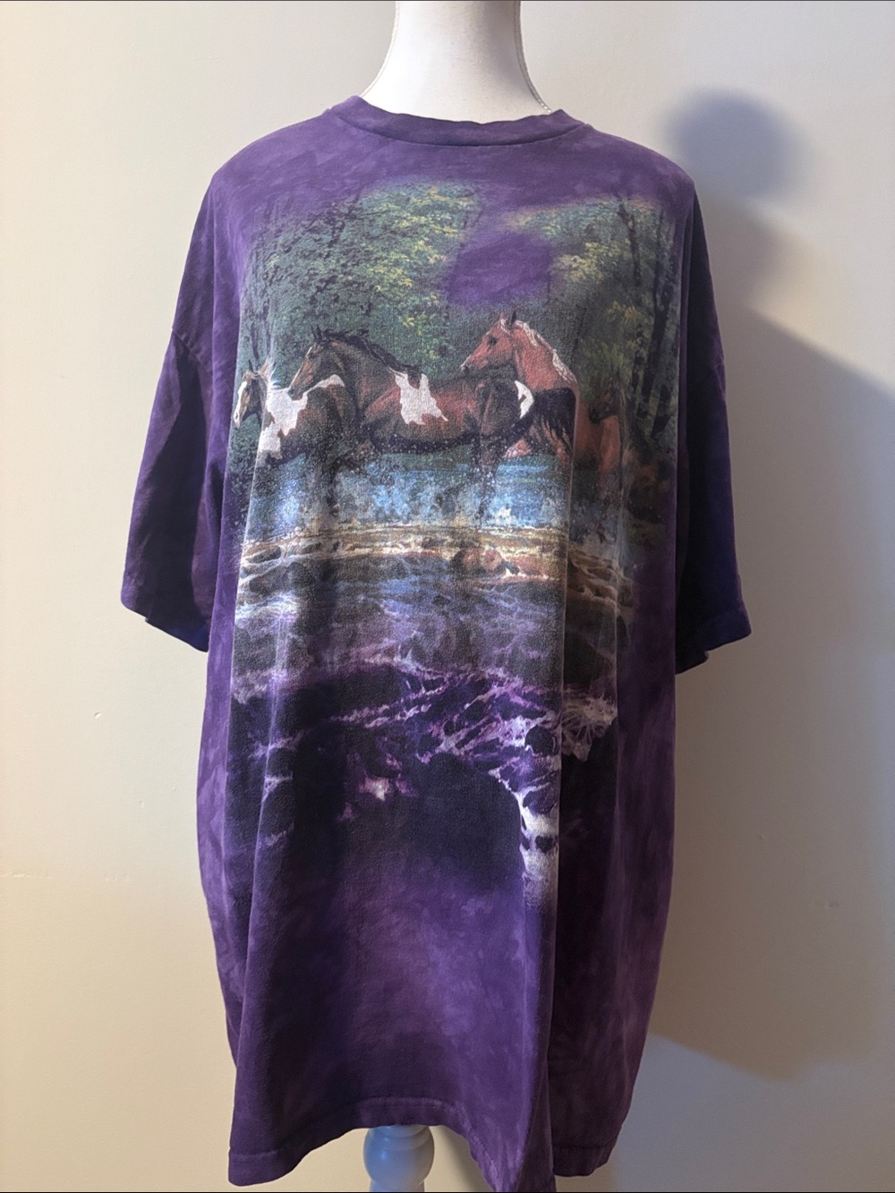 The Mountain Purple Tie-Dye Horse Scene Short Sleeve Vintage Crewneck Tee. Sz XL